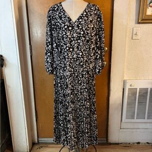 Lane Bryant floral dress. Plus size curvy. Pleated midi